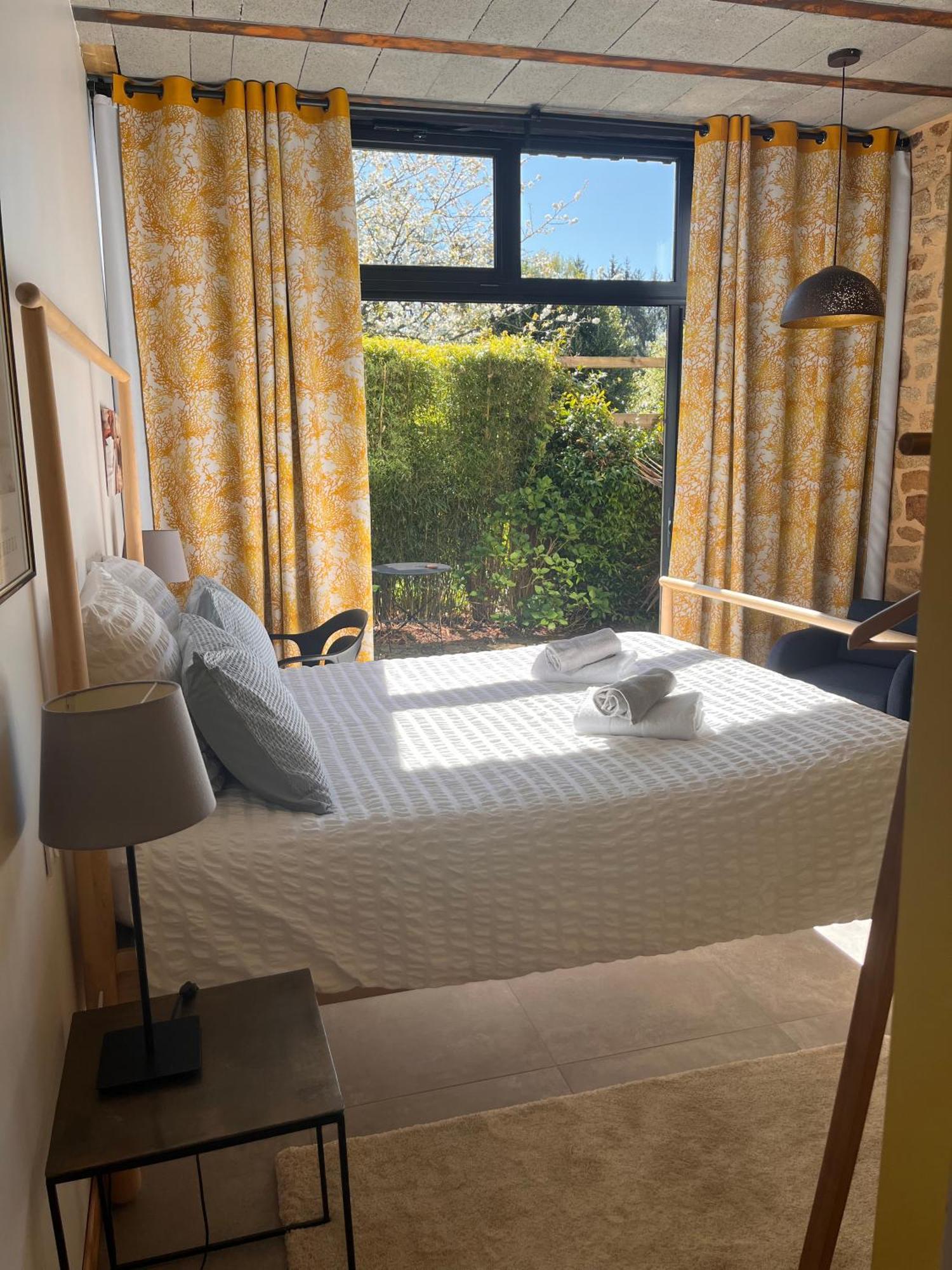 Bed and Breakfast La Sellerie à Romagne  Extérieur photo